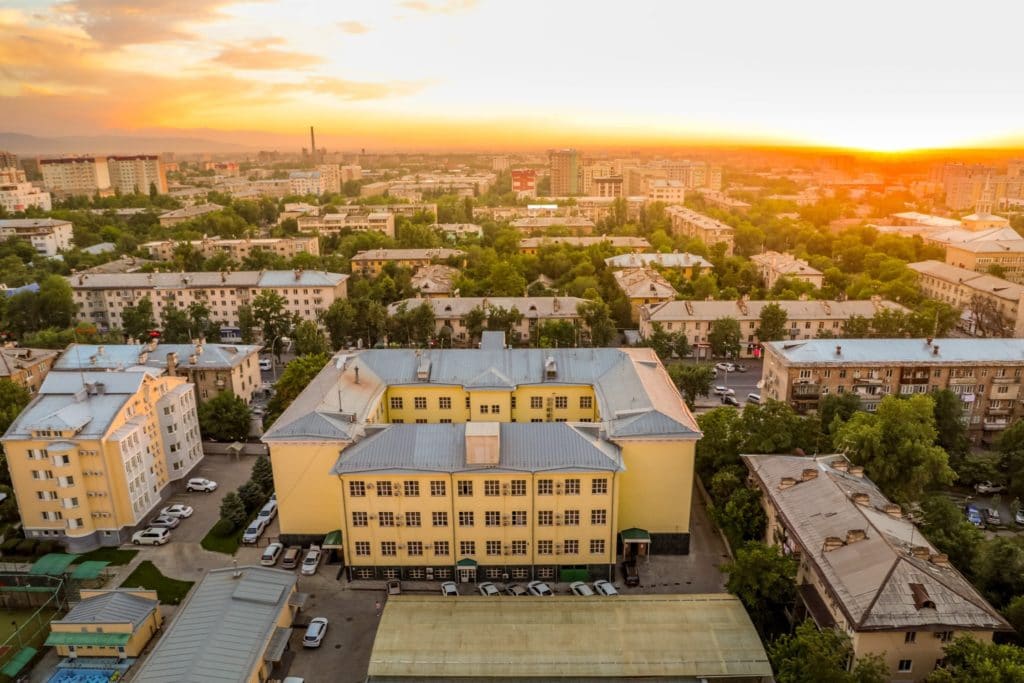 Bischkek: Die Hauptstadt In Der Morgensonne
