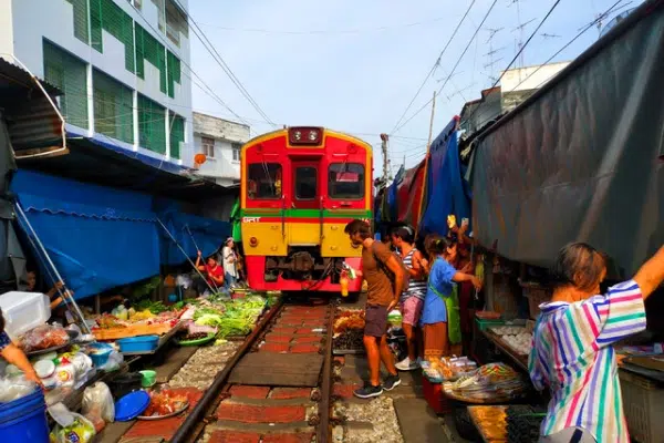 Maeklong Railway Market 3