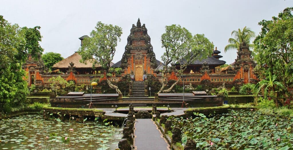 Templos na cidade espiritual de Ubud
