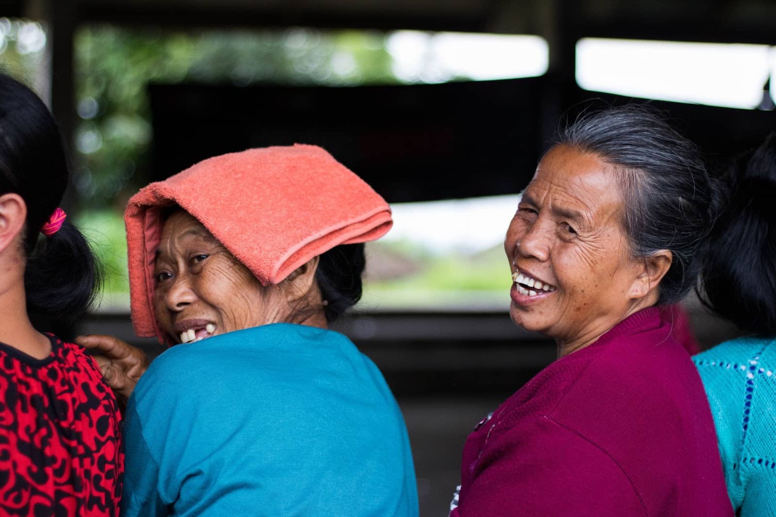 Cultura en Indonesia: Mujeres que ríen