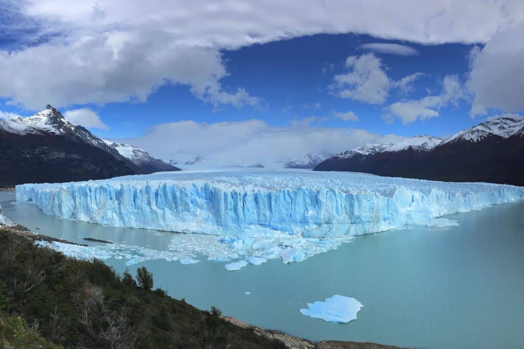 Zu sehen ist der Los Glaciares Nationalpark in Argentinien mit seinen mächtigen Gletschern