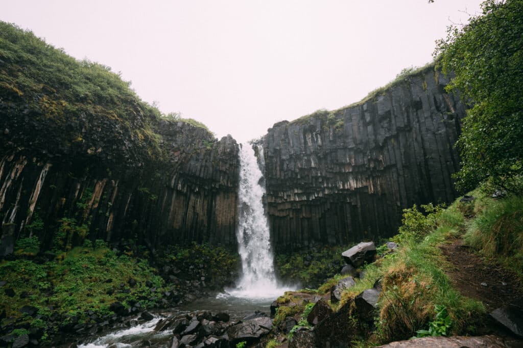 Einer von vielen Wasserfällen in Island