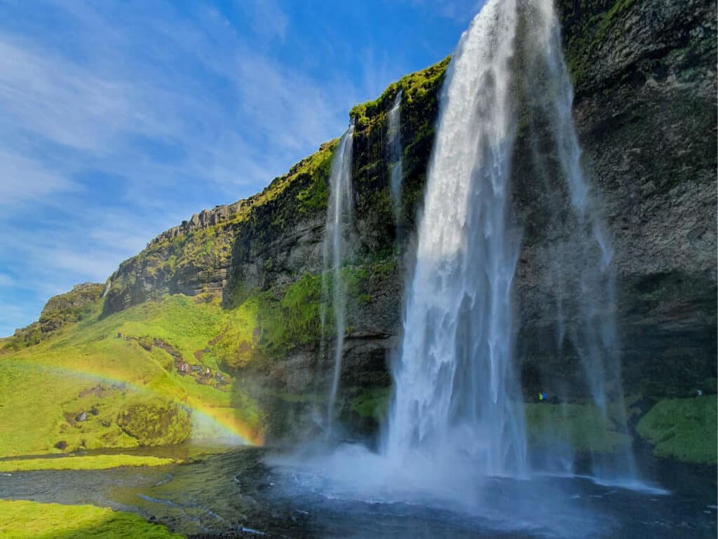der Wasserfall Seljalandsfoss