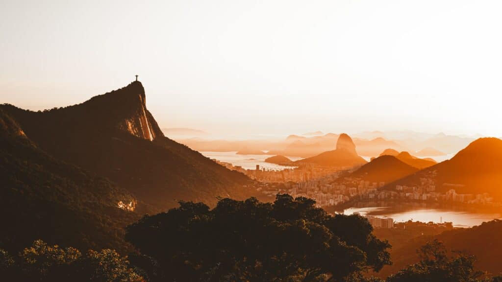 Cristo Redentor con vista su Rio.